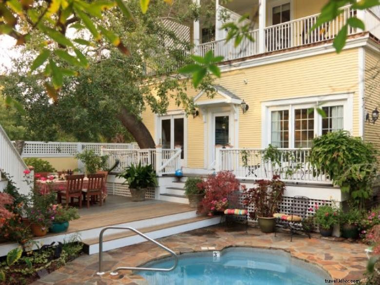 Azalea Inn & Villas
