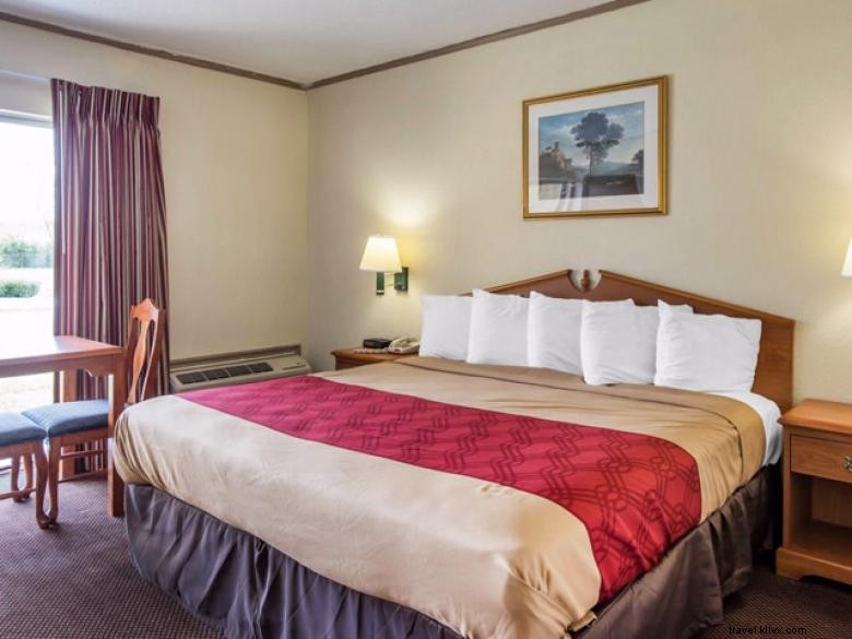 Econo Lodge – Perry