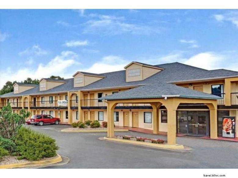Red Carpet Inn & Suites – Newnan, GA