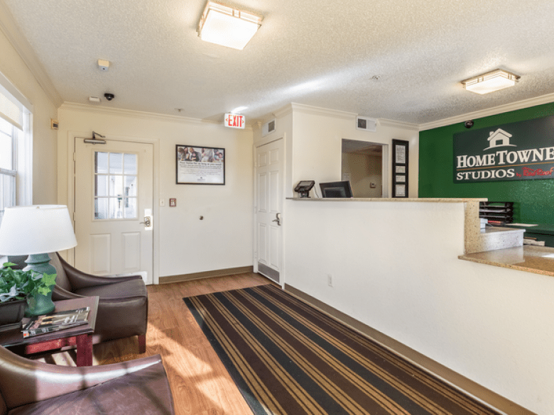 HomeTowner Studios Atlanta NE – Peachtree Corners