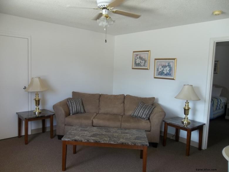Douglas Inn & Suites