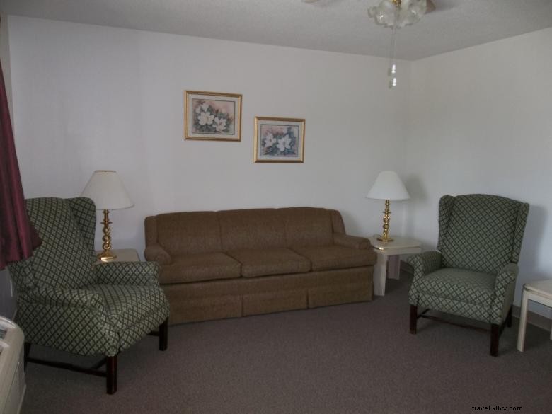 Douglas Inn & Suites