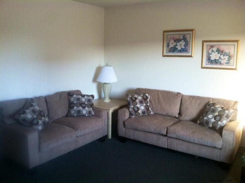 Douglas Inn & Suites