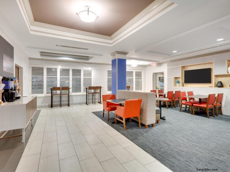 Holiday Inn Express & Suites Dublin