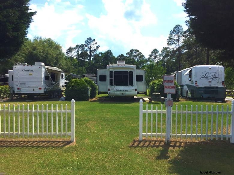 Parc de camping-cars Whispering Pines et terrain de camping
