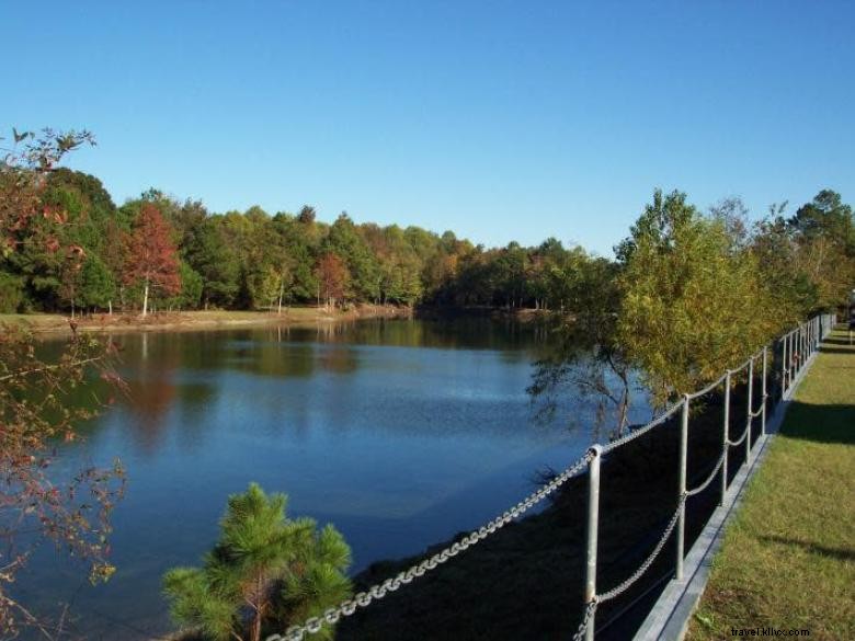 Parc de camping-cars Whispering Pines et terrain de camping