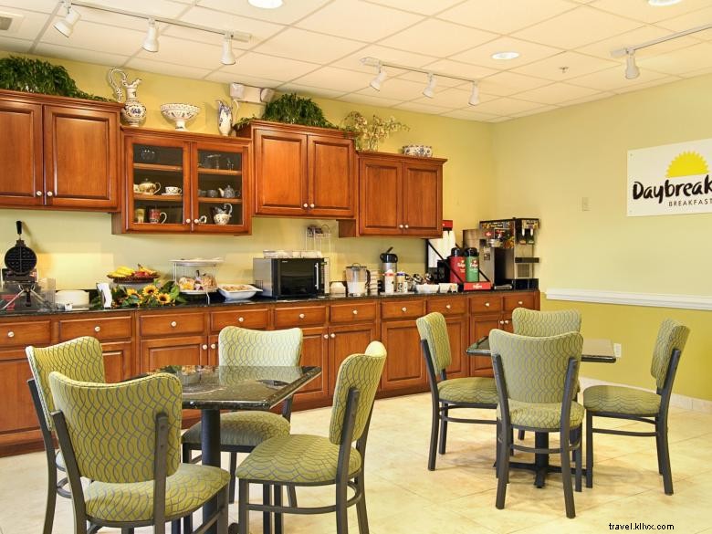 Days Inn & Suites by Wyndham Savannah Nord I-95 – Port Wentworth