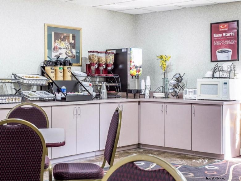 Econo Lodge Inn & Suites – Marietta