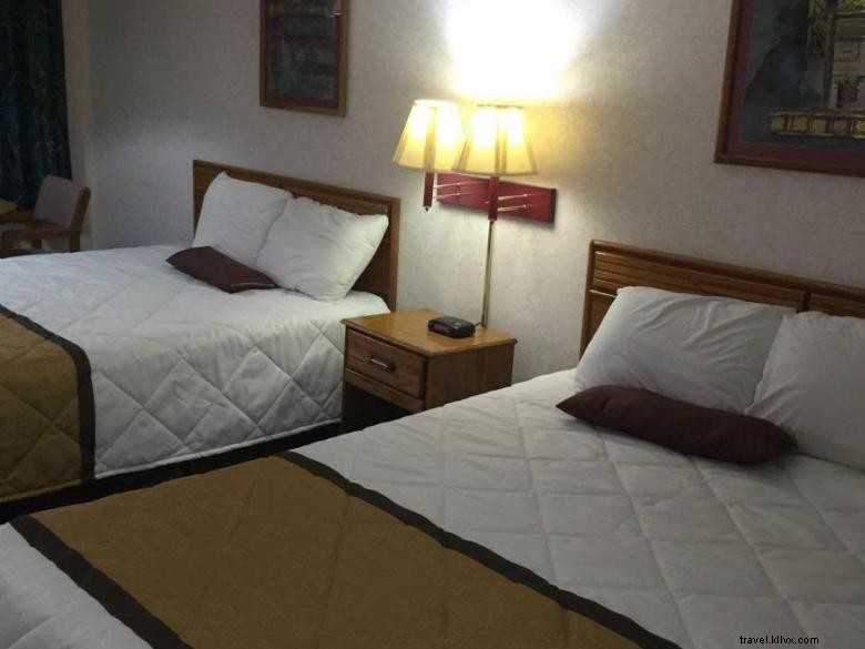 Americas Best Inn – Calhoun