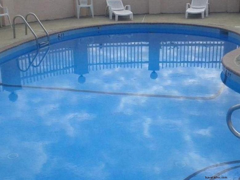 Americas Best Inn – Calhoun