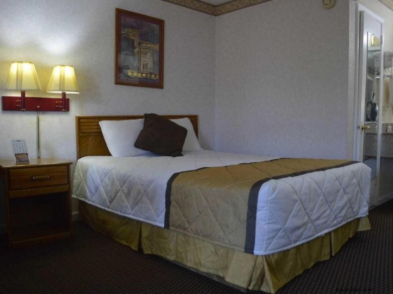 Americas Best Inn – Calhoun