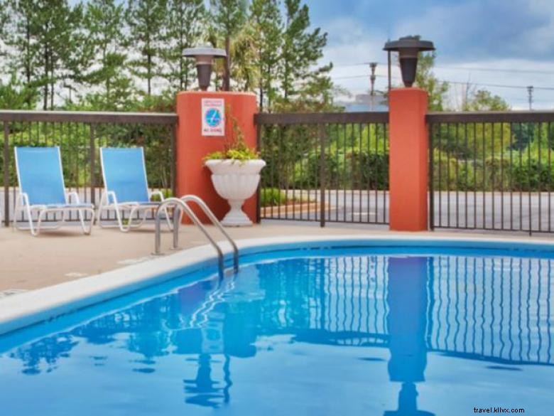 Holiday Inn Express & Suites Lawrenceville