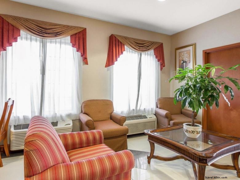 Econo Lodge – Brunswick