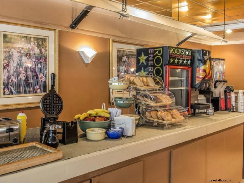 Econo Lodge – Douglas