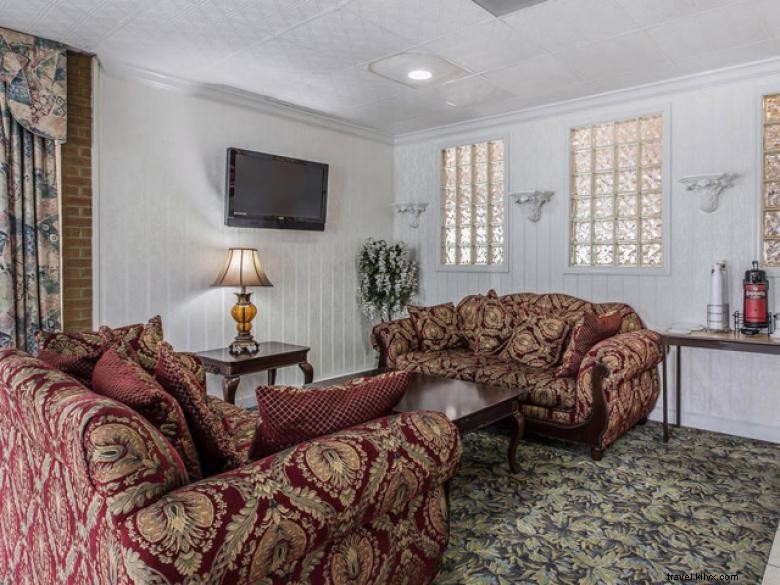 Econo Lodge – Douglas