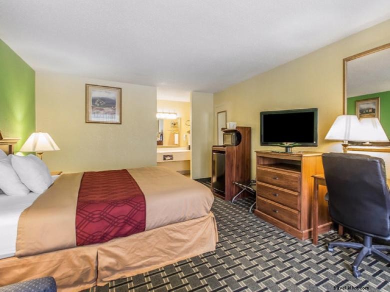 Econo Lodge – Douglas