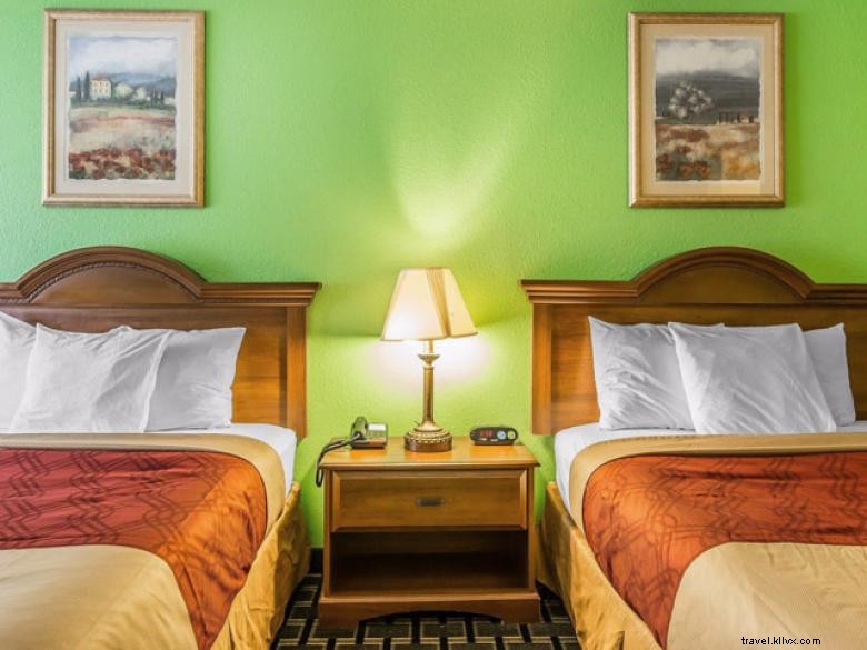Econo Lodge – Douglas