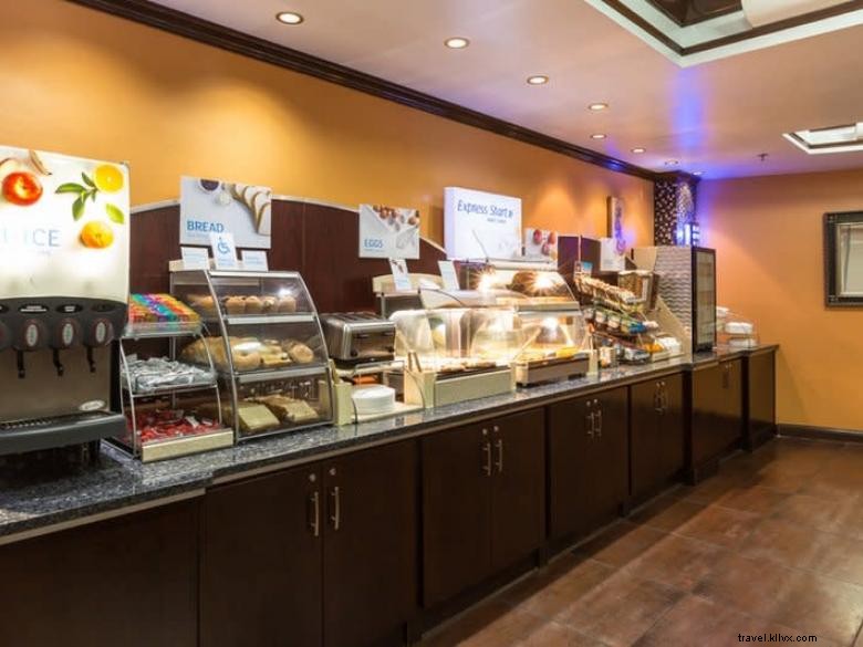 Holiday Inn Express & Suites Hinesville Est – Fort Stewart