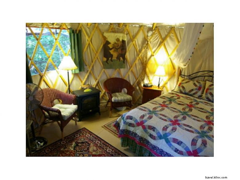 Cedar House – Auberge & Yourtes