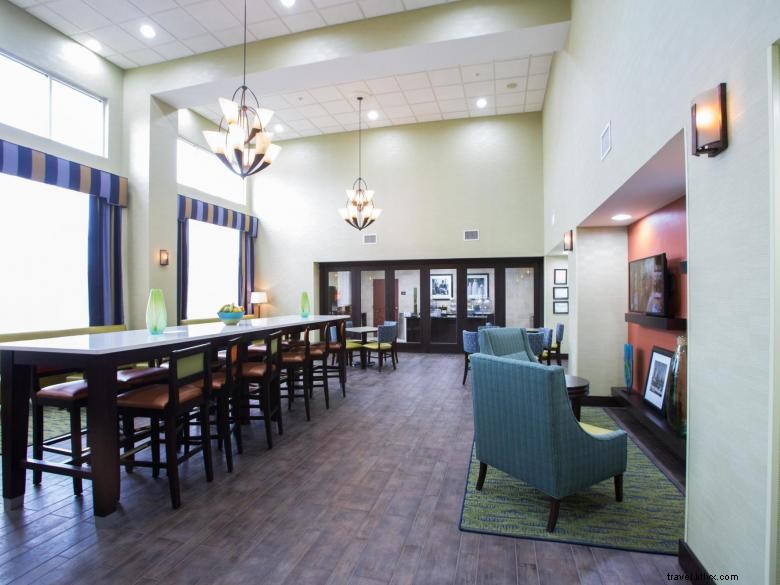 Hampton Inn & Suites Savannah – I‑95 Sud – Passerelle