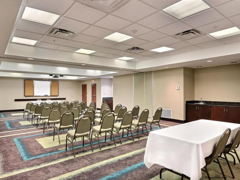 Hampton Inn & Suites Savannah – I‑95 Sud – Passerelle