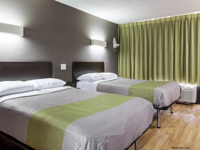 Motel & Studio 6 – LaGrange