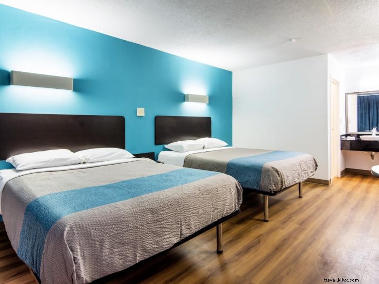 Motel & Studio 6 – LaGrange