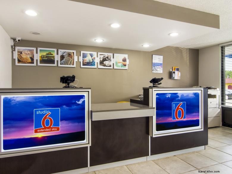 Motel & Studio 6 – LaGrange