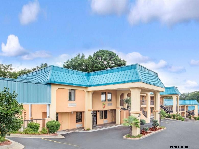 Super 8 – Wyndham Forest Park