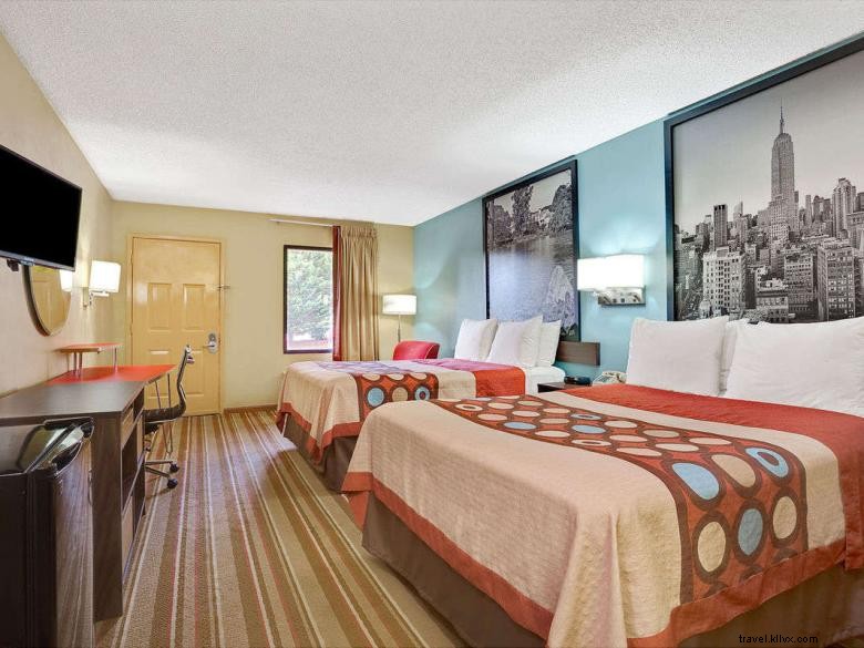 Super 8 – Wyndham Forest Park
