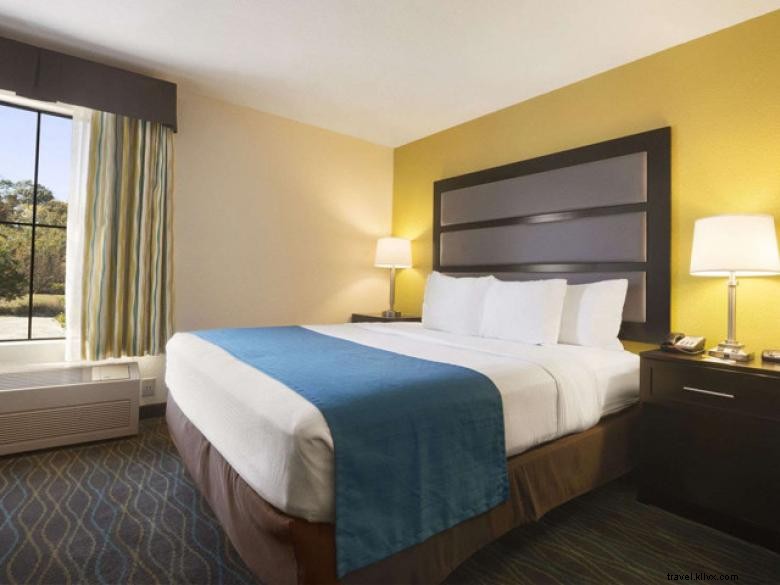 Days Inn & Suites par Wyndham à Commerce