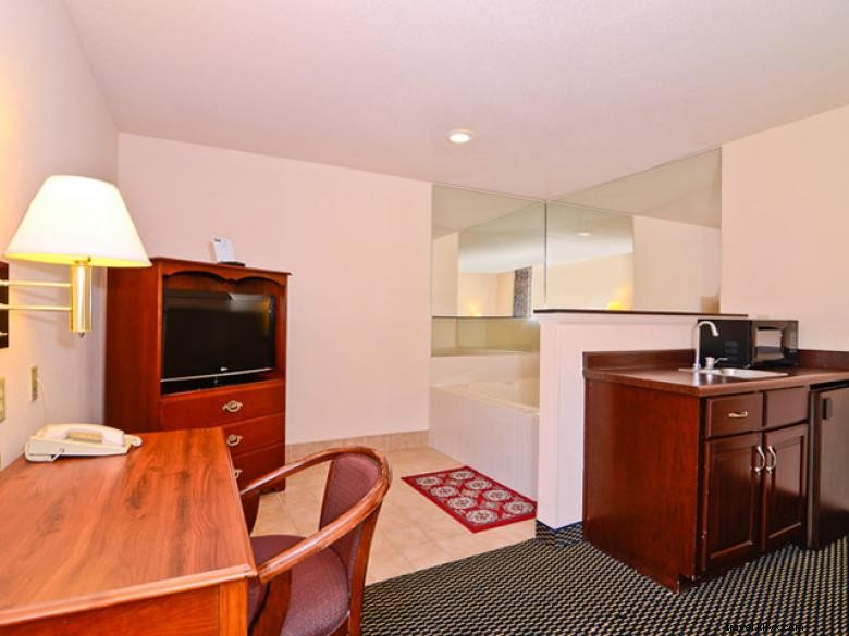 Western Inn & Suites Hampton