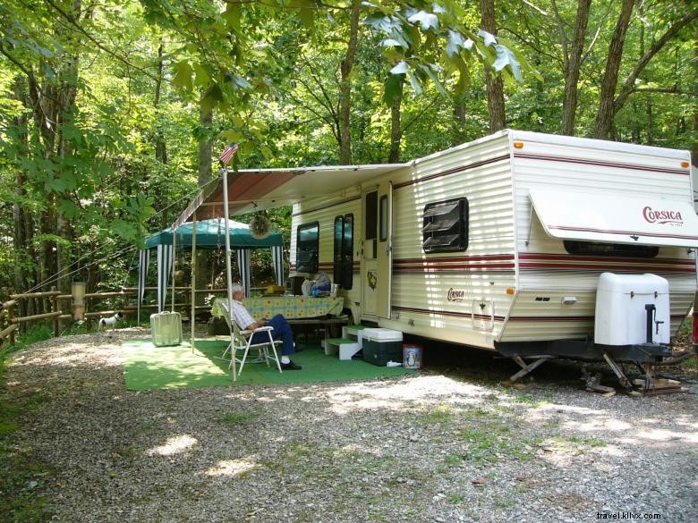Camping et chalets Trackrock dans les montagnes du Nord‑Georgia