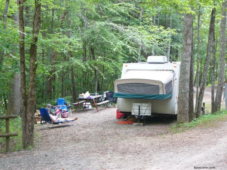 Camping et chalets Trackrock dans les montagnes du Nord‑Georgia
