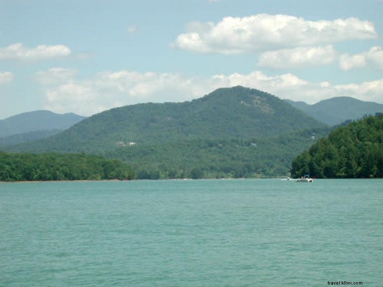Loge Salale – Vue sur le lac Chatuge