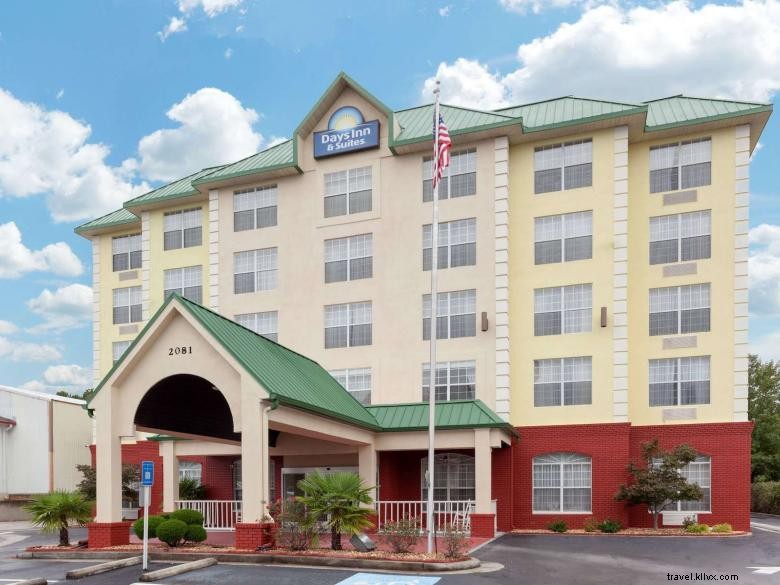 Days Inn & Suites by Wyndham – Tucker/Northlake
