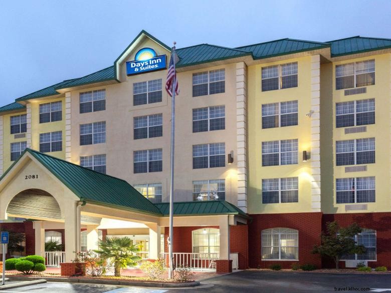 Days Inn & Suites by Wyndham – Tucker/Northlake