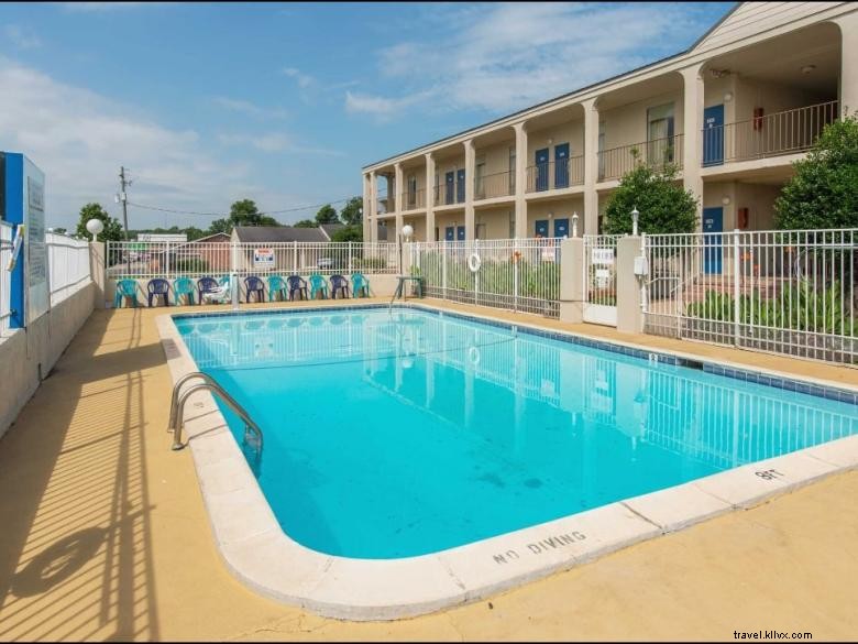 Motel 6 Americus