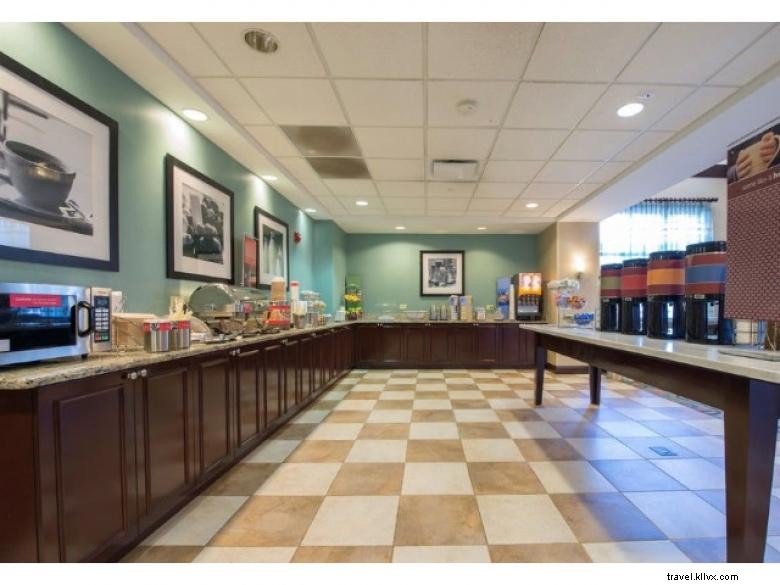 Hampton Inn & Suites Atlanta Airport West – Camp Creek Parkway