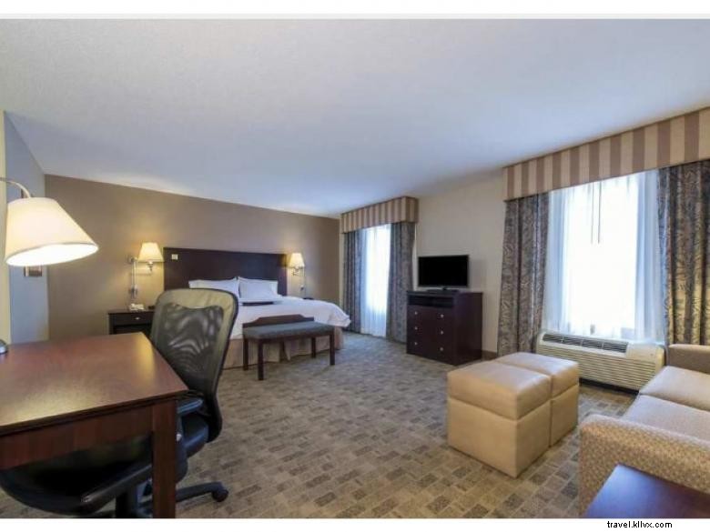 Hampton Inn & Suites Atlanta Airport West – Camp Creek Parkway