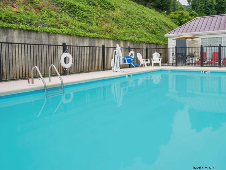 Howard Johnson Inn Dalton – Hôtel moderne au charme campagnard
