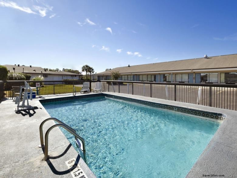 Travelodge by Wyndham Hinesville