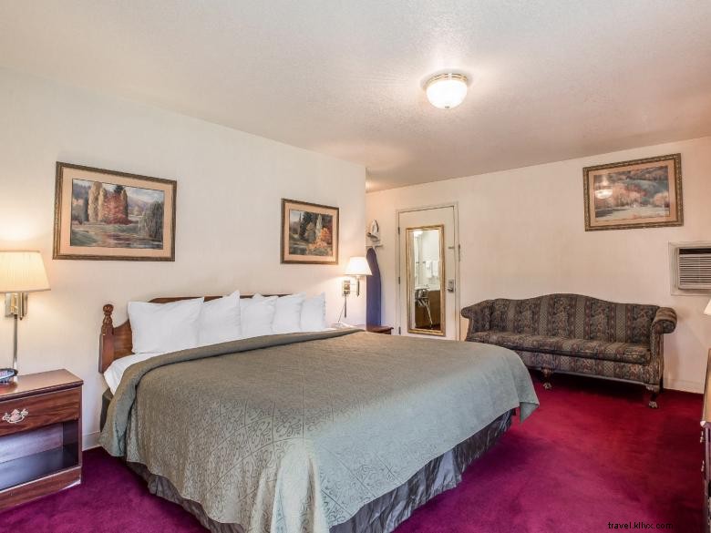 Quality Inn & Suites Mt. Chalet – Clayton