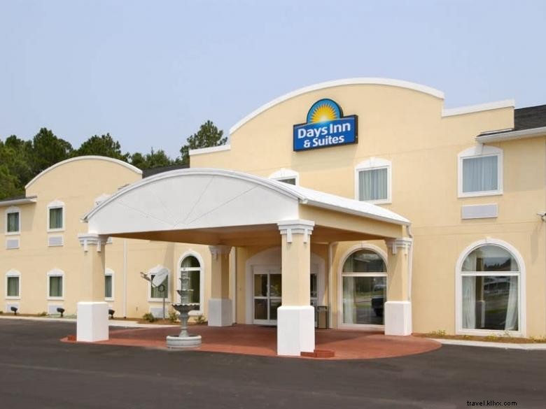 Days Inn & Suites Swainsboro