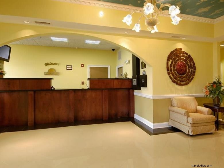 Days Inn & Suites Swainsboro