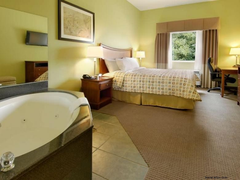 Days Inn & Suites Swainsboro