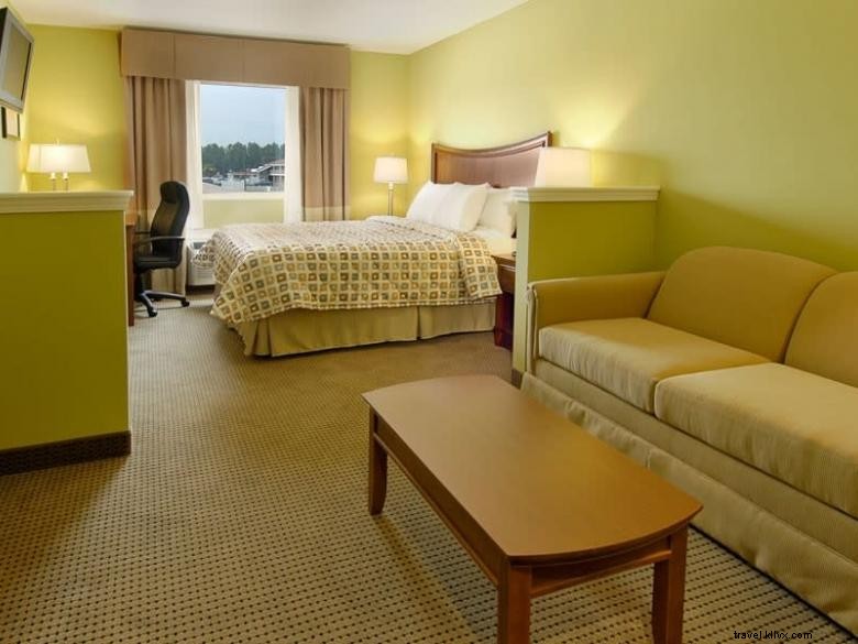 Days Inn & Suites Swainsboro