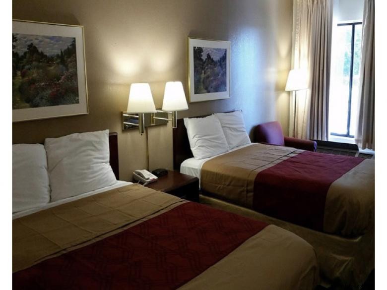 Red Roof Inn – Perry
