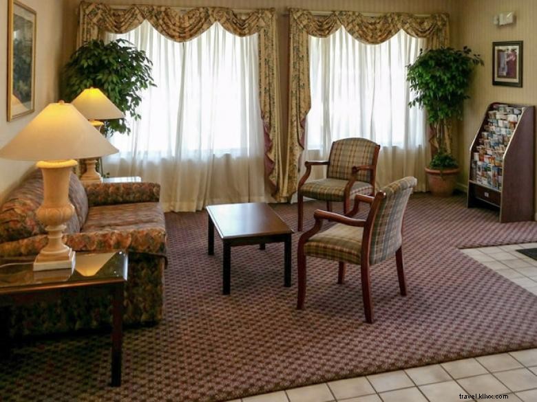 Red Roof Inn – Perry