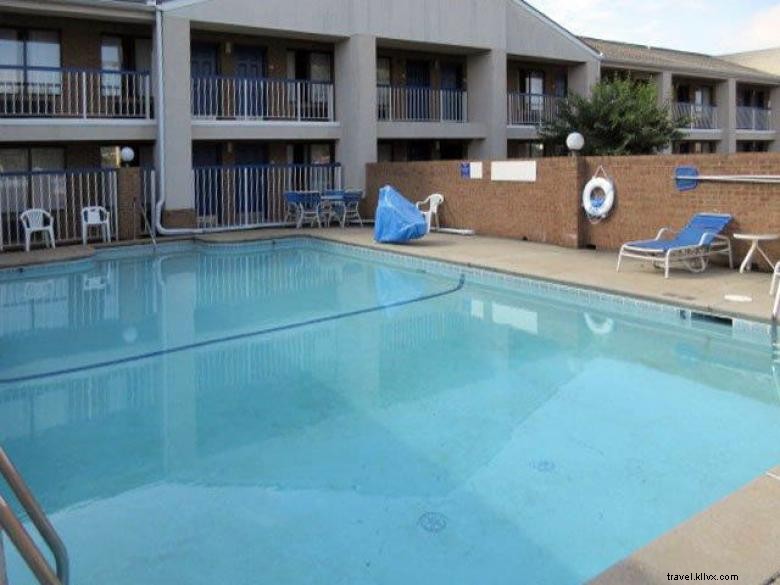 Red Roof Inn – Perry
